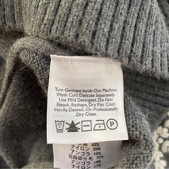 Eddie Bauer Grey Snowflake Turtleneck Sweater Size Medium - Picture 6 of 8